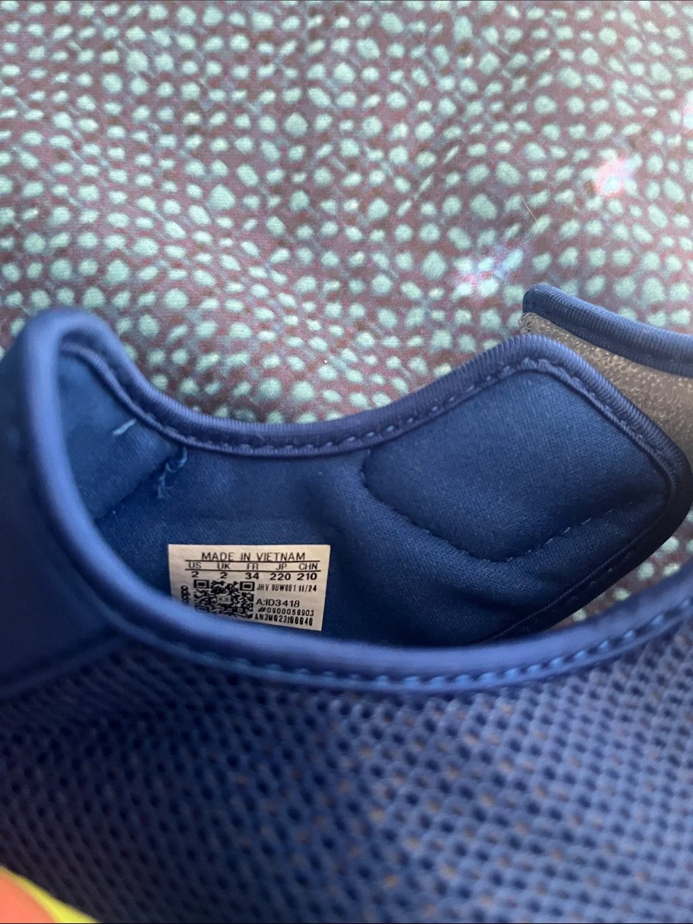 adidas lightweight slip